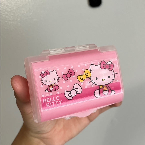 Hello Kitty Accessories - 5/$25 💖 Hello kitty small pill case